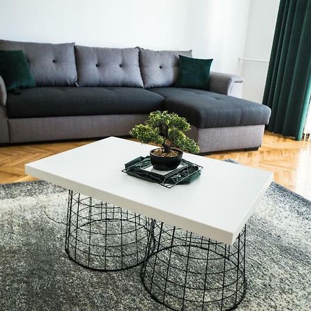Tania Apartament Oradea Luaran gambar